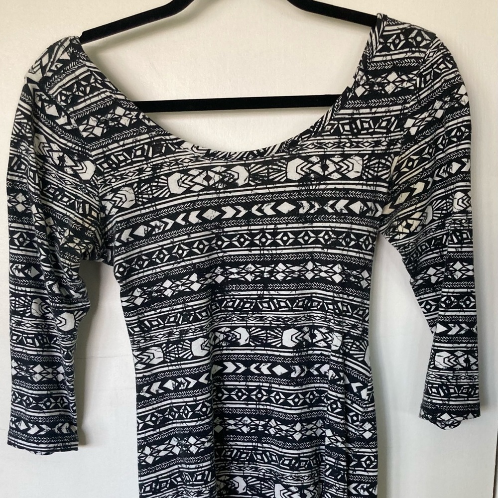 Form fitting hobo dress with cutout back